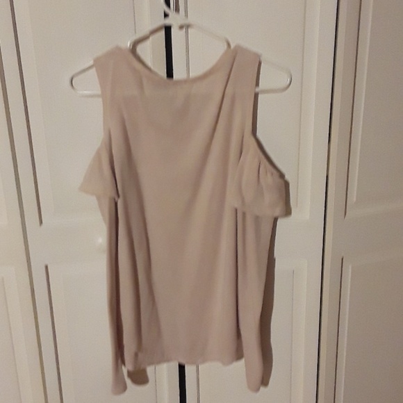 Cute light pink size medium top - Picture 4 of 4